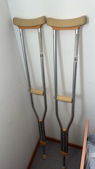 Костыли, б/у, цена договорная