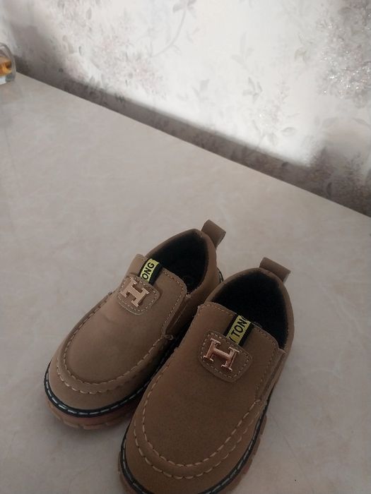 Kichkina Bolalar makasi yangi 1 marta kiyilgan razmer 24