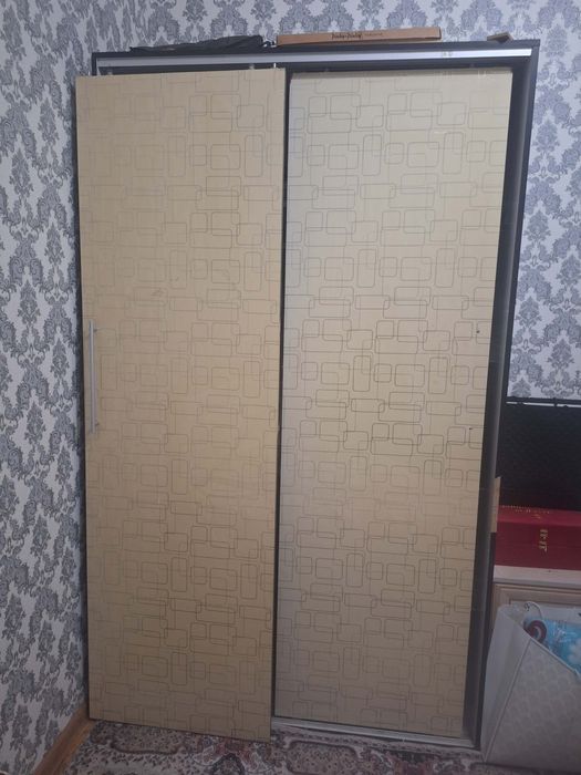 Большой шкаф для одежды