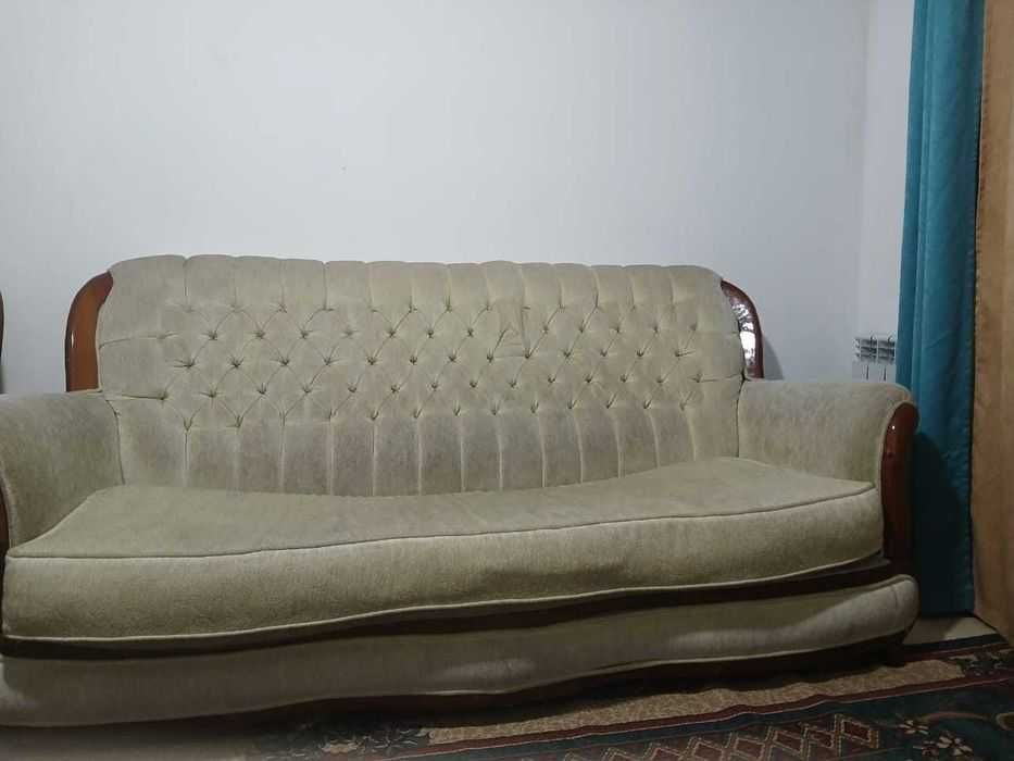 Диван с двумя креслами