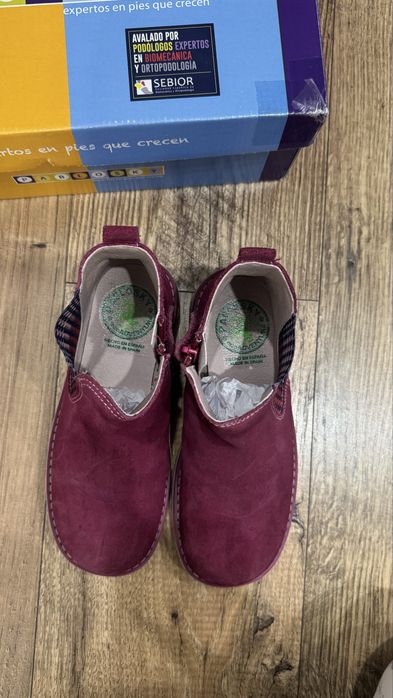 Продам замшевые полусапожки