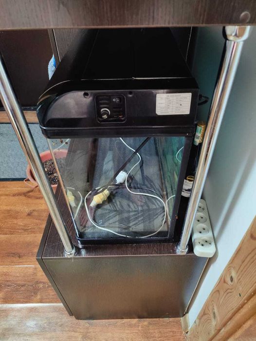 Продам аквариум б/у 80л 60×30×50×60см