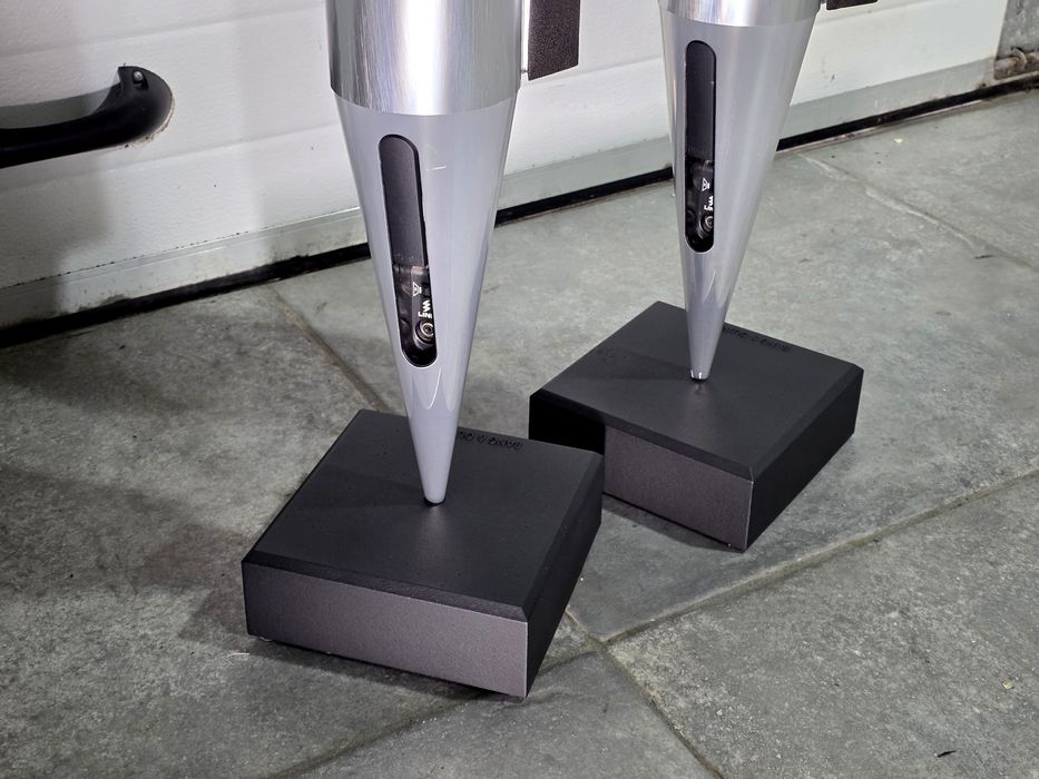 Boxe active BANG & OLUFSEN BEOLAB 8000, de podea ,aluminiu body