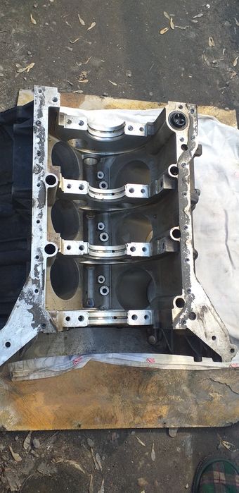 Мерседес 112двс2,4. блок,к/вал, гбц