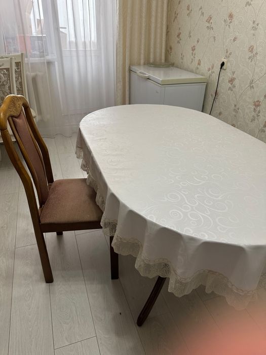 Продам стол +4 стулья