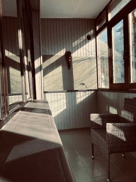 ЕЛЕГАНТЕН напълно обзаведен апартамент в ЦЕНТЪРА на гр. Карлово