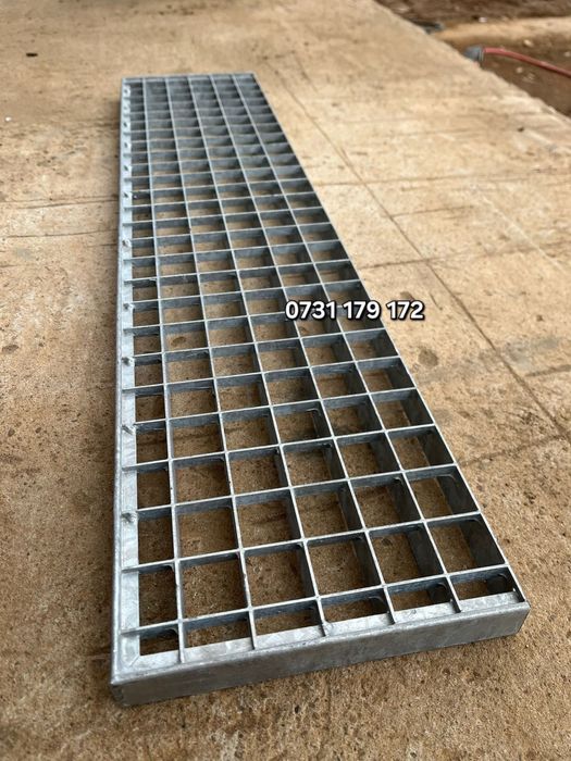 Trepte zincate la comanda