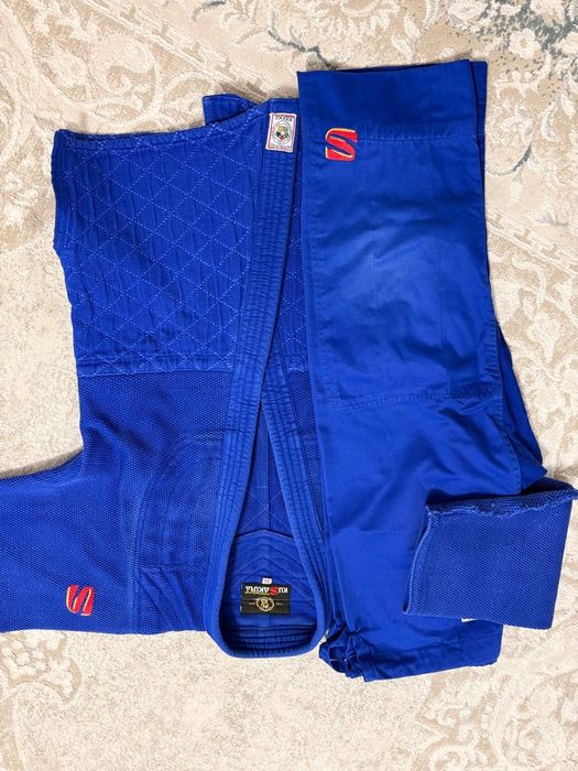 Продам кимано оригинальный срочна!!