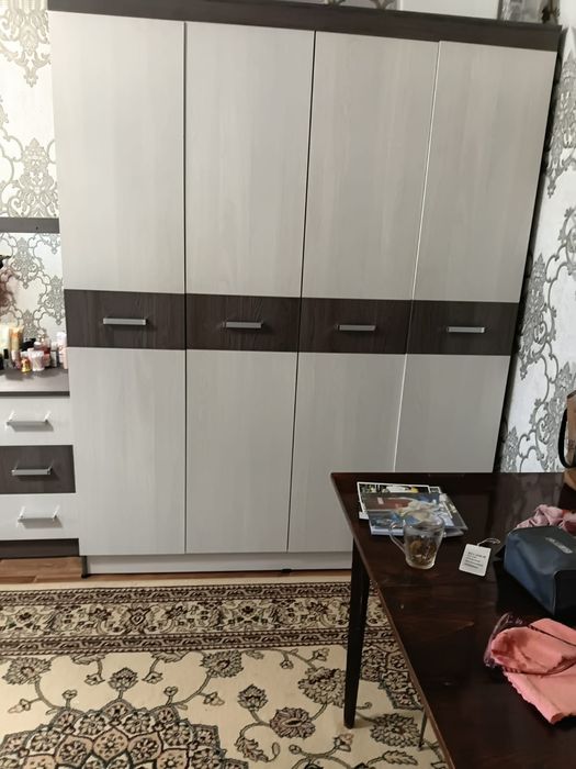 Продаю спальный гарнитур.