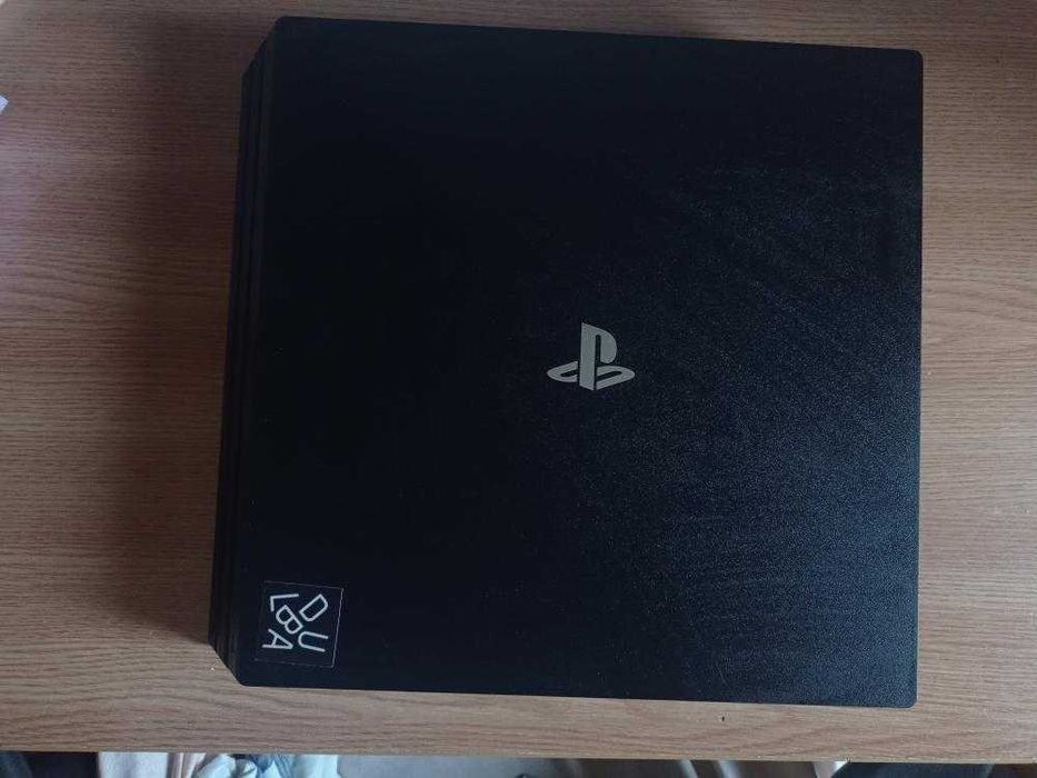 PS4 Pro 1TB – Stare foarte bună