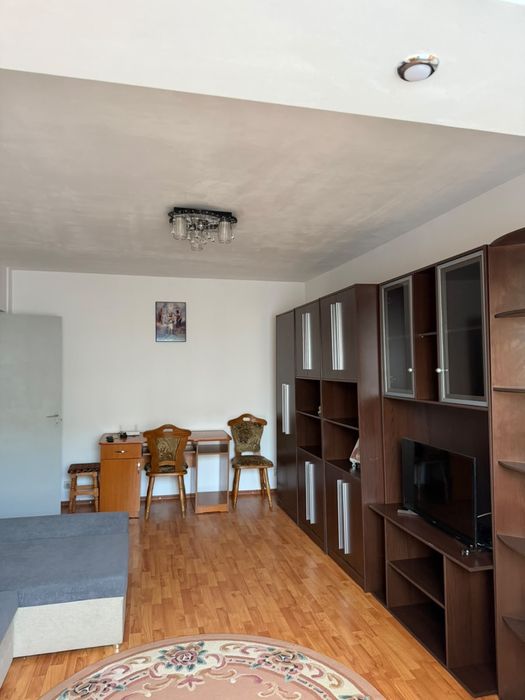 Inchiriez apartament 2 camere zona centrala