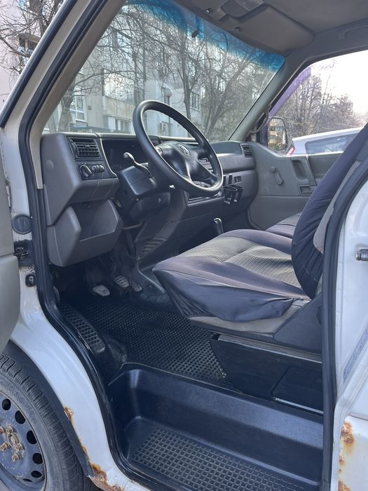 Продавам личния си автомобил