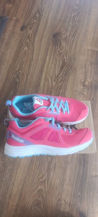 Нови маратонки Reebok N39