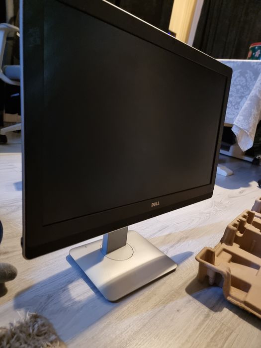 Monitor Dell UZ2315Hf 24 inch Business Profesional Full HD fără defect