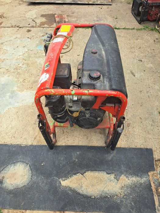 Generator pe benzina