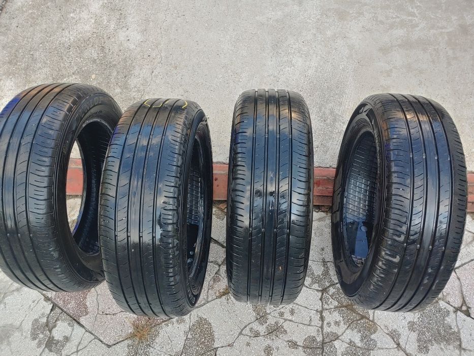 Vand anvelope vara Dunlop Enasave EC 300+ dimensiunea 215/60 R17 in stare foarte buna