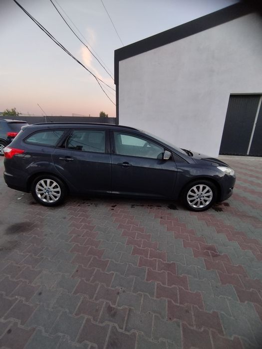 Ford focus an 2012 benzina  2200 euro