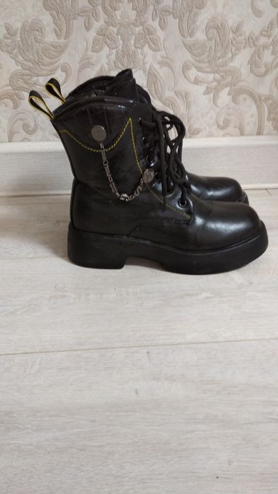 Продам детские сапожки