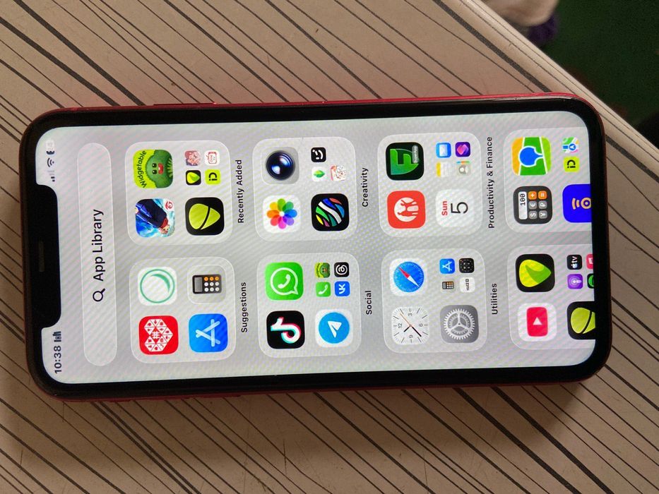 iPhone 11 красный