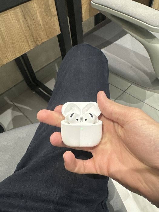 AirPods 4 original