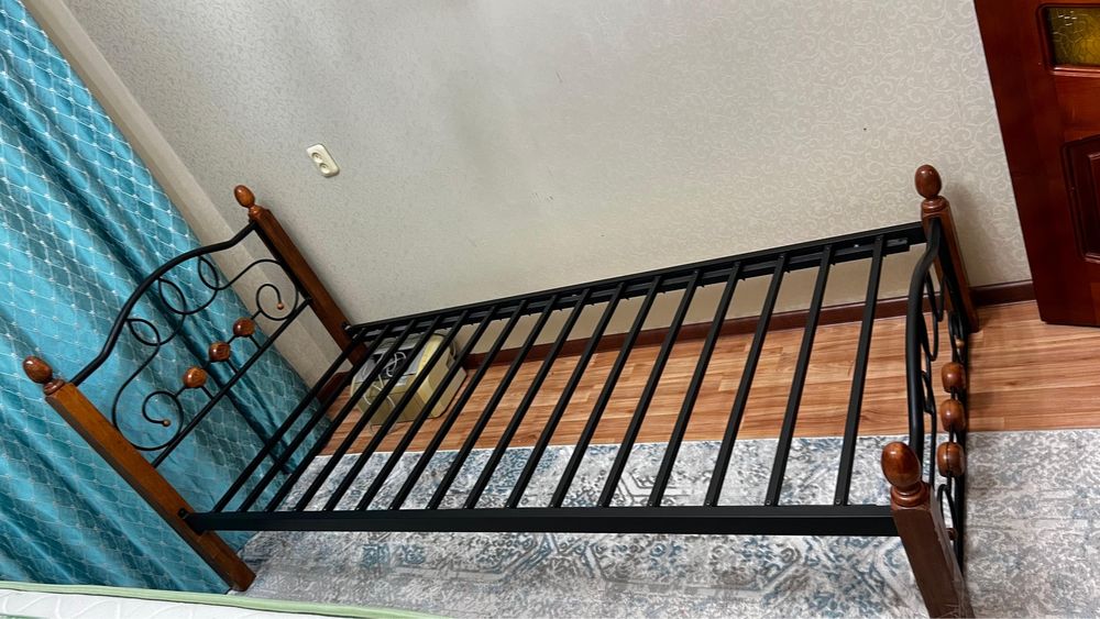 Продам кровать в отличном состояние