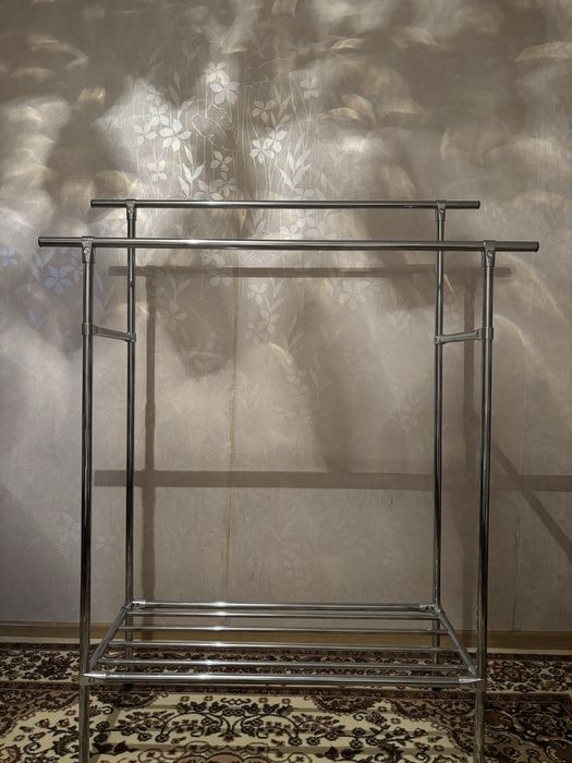 Напольная вешалка для одежды