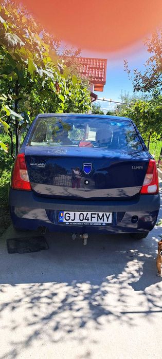 Vând Logan avariat în stânga față