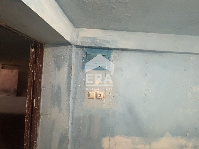 Ексклузивен подземен гараж за продажба, с ток и самостоятелна врата, в