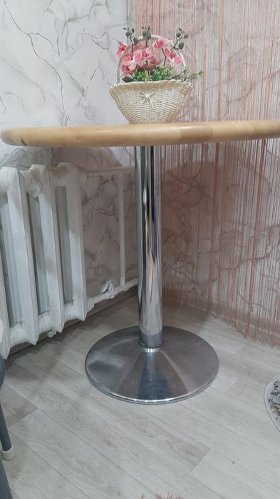 Круглый стол кухонный