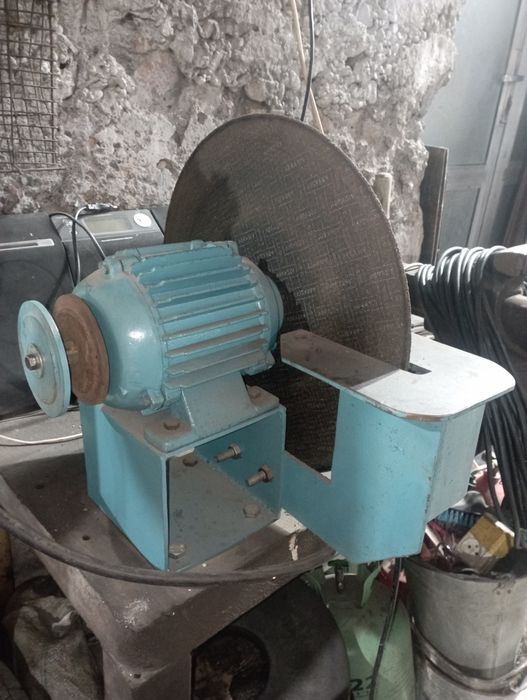 Отрезной наждачный станок