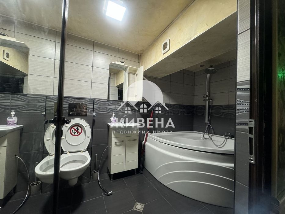 Продавам заведение, кафе-бар в центъра на Варна, площ 71 кв.м