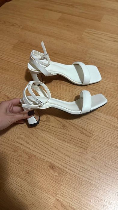 Бели обувки 10 €