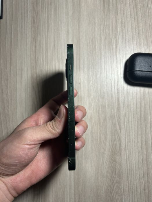 Айфон 13 в зеленом цветн