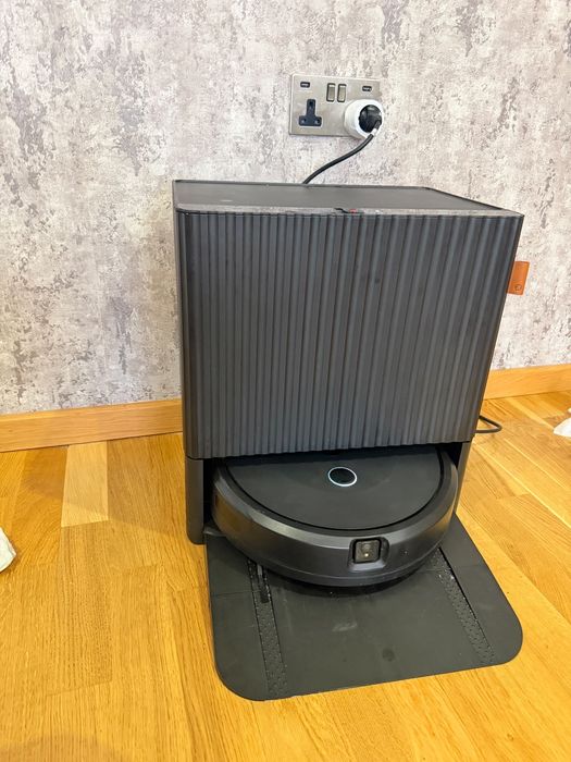 Robot de aspirare și mop iRobot Roomba Combo 10 Max cu stație AutoWash – Utilizat