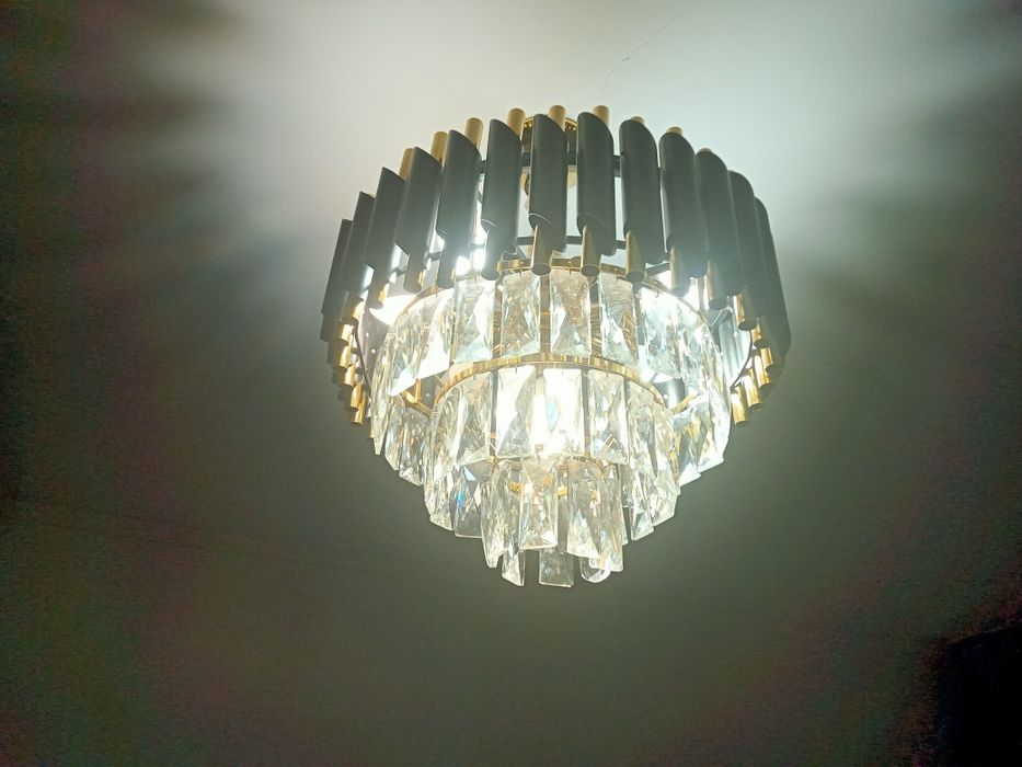 Продам люстры хорошем состоянии.