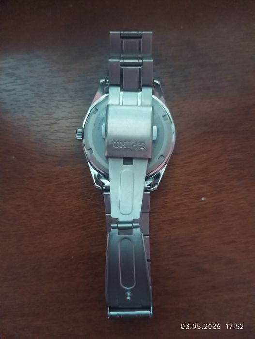 Часы  SEIKO корпус и браслет с титана.