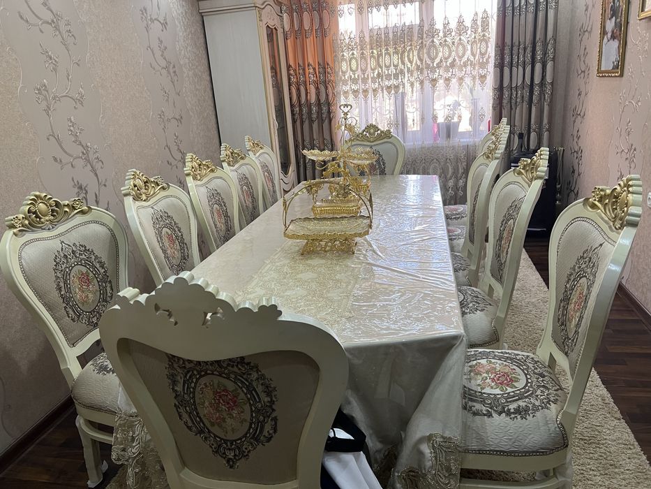 Продаю стол стулья