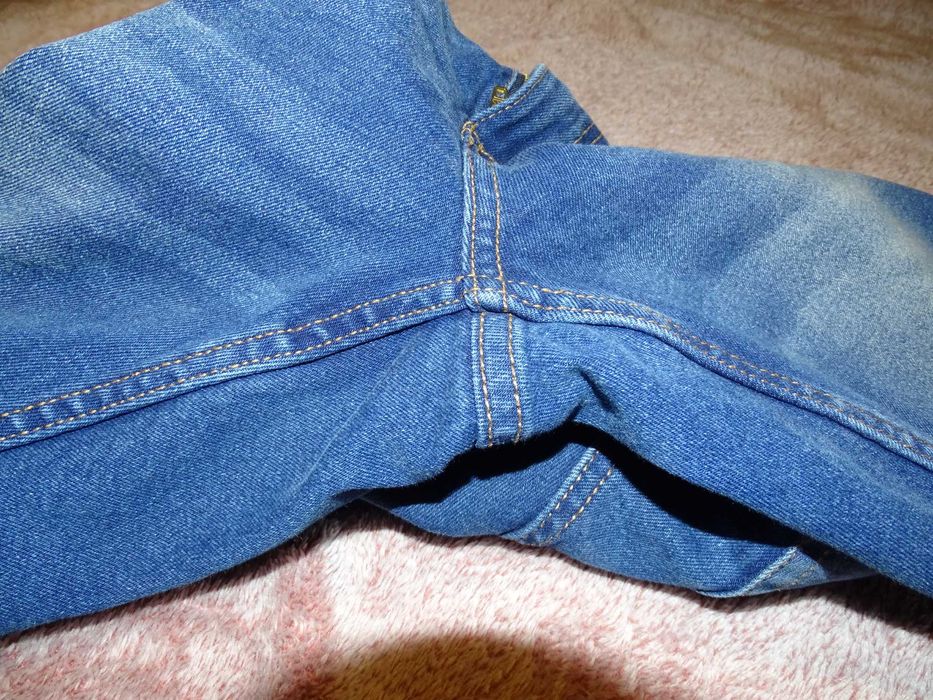 2 броя мъжки дънки, термо панталон+   самобръсначка  PHILIPS и тример