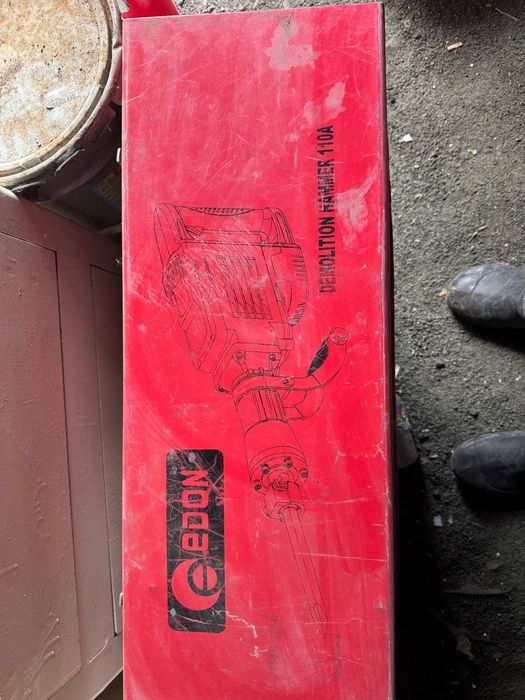 Продам отбойный молоток EDON