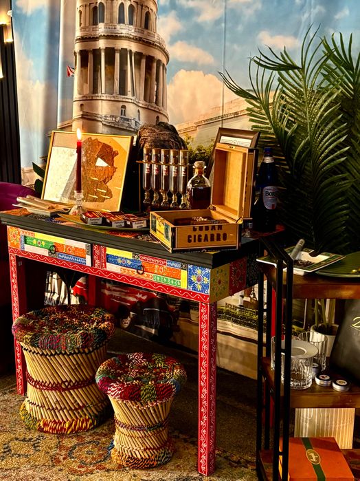 Gentlemen Lounge - Cigar Bar & Special Drinks Corner