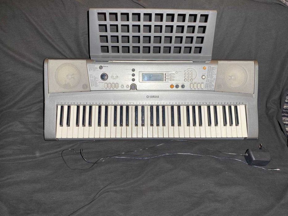 Синтезатор Yamaha PSR R300