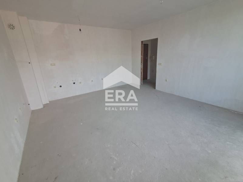 Тристаен източен апартамент за продажба, в жилищен комплекс Вива 3, кв