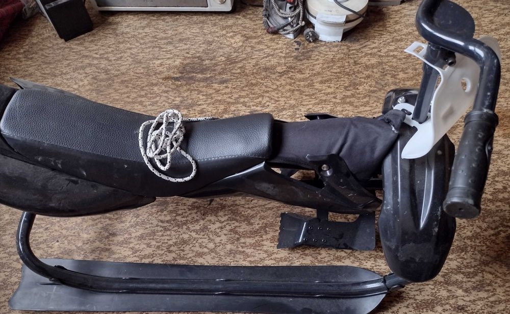 Продавам шейна с волан