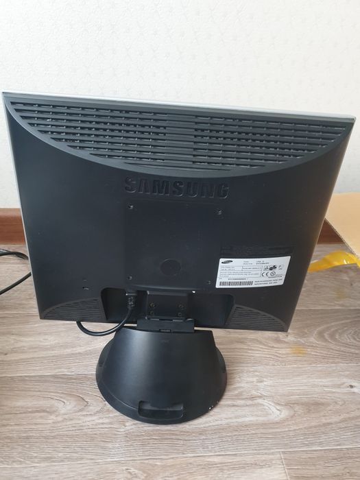 Монитор Samsung SyncMaster