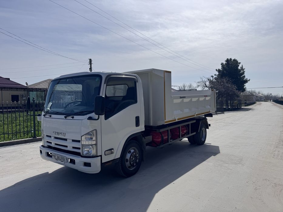 Isuzu Samasval 2011