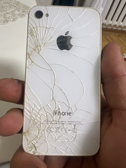 Iphone 4 16gb orqa shisha singan icloudi bor