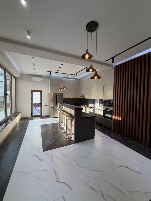 Продается дом 8 комнат, ориентир: начало махалли Амир Темур, 8 соток