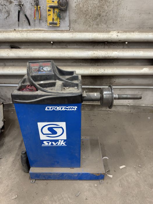 Продам балансировочный станок Sivik
