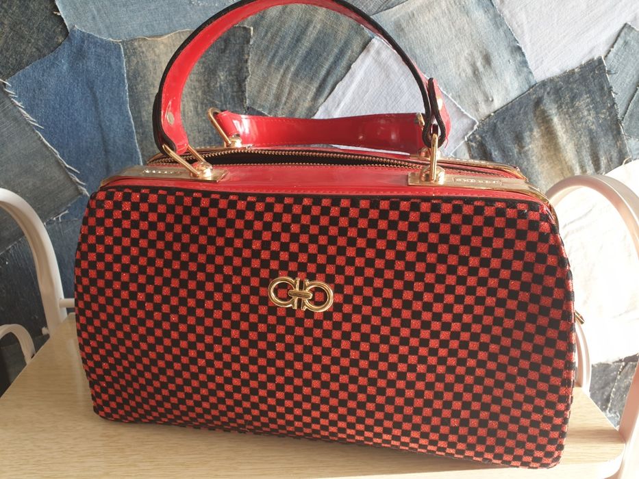 Нова твърда чанта