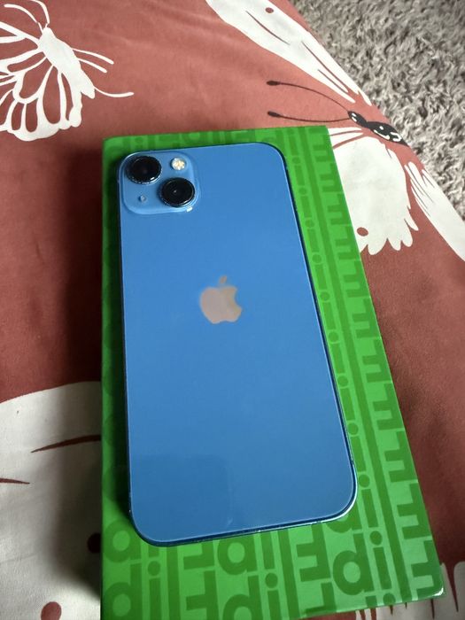 Vand iphone 13 albastru